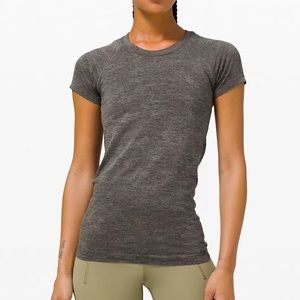 Lulu Lemon - Swiftly Tech Short Sleeve in  BLACK